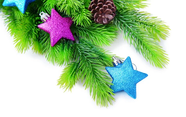 Boże Narodzenie dekoracyjne gwiazd na jodły, na białym tle — Zdjęcie stockowe