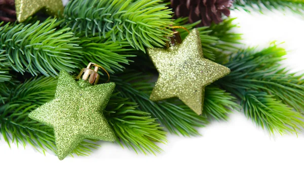 Vánoční dekorativní hvězdy na jedle, izolované na bílém — Stock fotografie