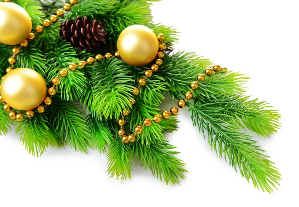 Kerstballen op fir boom, geïsoleerd op wit — Stockfoto