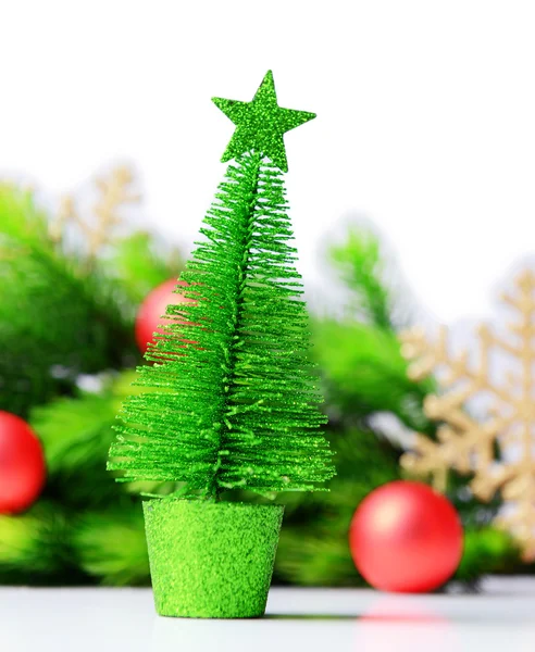 Dekorativer Weihnachtsbaum, Tannenzweig, isoliert auf weiß — Stockfoto