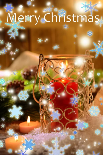 Bougies et décoration de Noël sur fond en bois — Photo