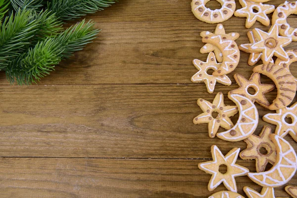 Pyszne ciasteczka świąteczne na drewniane tła — Zdjęcie stockowe
