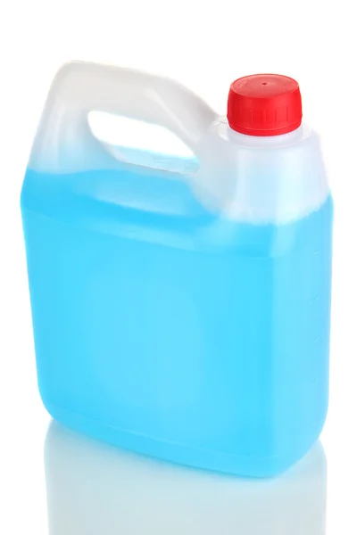 Blauwe vloeistof voor auto in bus geïsoleerd op wit — Stockfoto