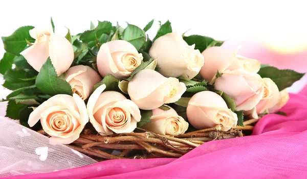 Mooi boeket rozen, op stof, op lichte achtergrond — Stockfoto