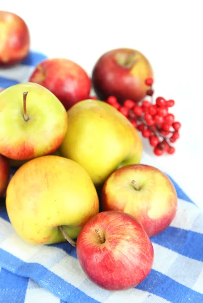 Šťavnatá jablka izolovaných na bílém — Stock fotografie