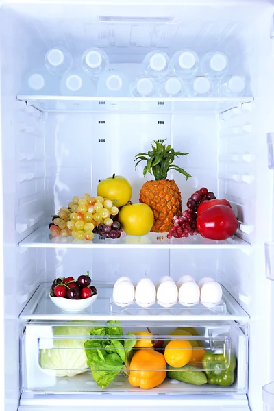 Refrigerador lleno de comida — Foto de Stock