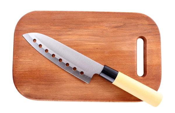 Μαχαίρι κουζίνας και ξύλινο κοπή του σκάφους, που απομονώνονται σε λευκό — Φωτογραφία Αρχείου