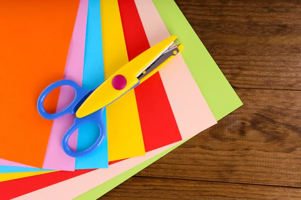 Colorful cardboard and scissors on table close-up — Stock Photo, Image