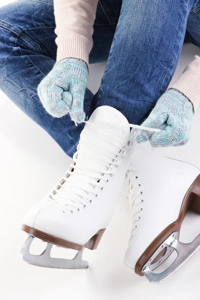 Beyaz izole paten giymiş skater — Stok fotoğraf