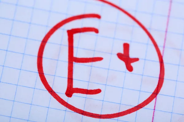 Grade E written on an exam paper — Stock Photo, Image