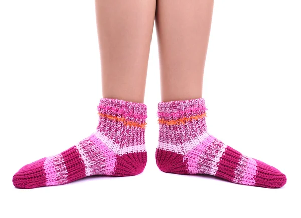 Pernas femininas em meias coloridas, isoladas em branco — Fotografia de Stock