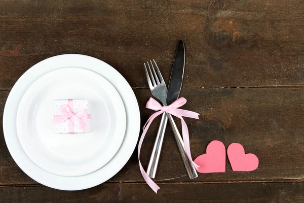 Romantic holiday table setting, on wooden background — Stock Photo, Image