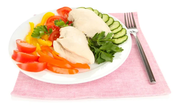 Kokt kycklingbröst på tallrik med grönsaker isolerad på vit — Stockfoto