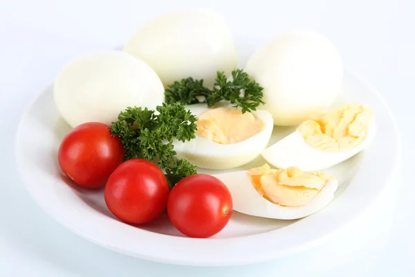 Huevos cocidos en plato aislados en blanco —  Fotos de Stock