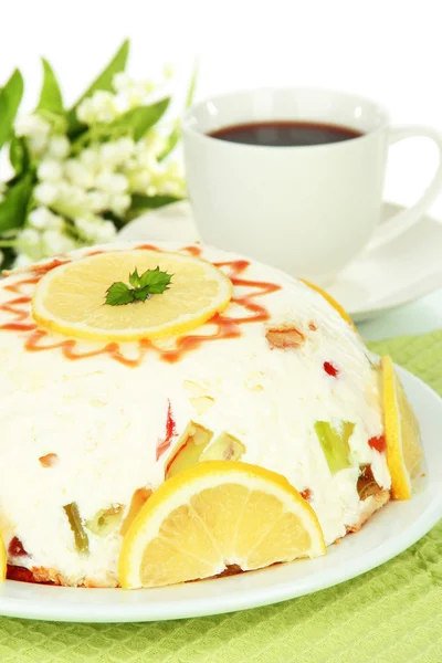 Delicioso bolo de geleia na mesa no fundo branco — Fotografia de Stock