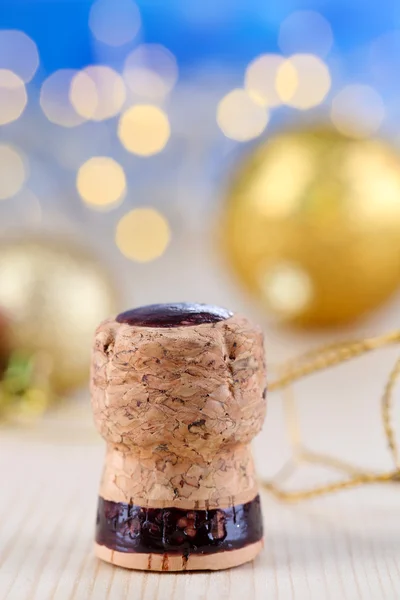 香槟的软木塞上圣诞灯背景 — 图库照片