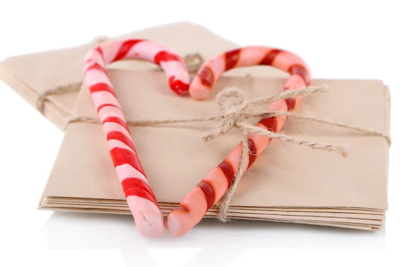 Bengalas doces de Natal e cartas para Papai Noel, isolado em branco — Fotografia de Stock