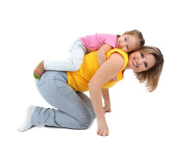 güzel anne ile küçük kızı beyaz izole