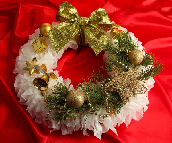 Couronne de Noël sur fond de tissu — Photo