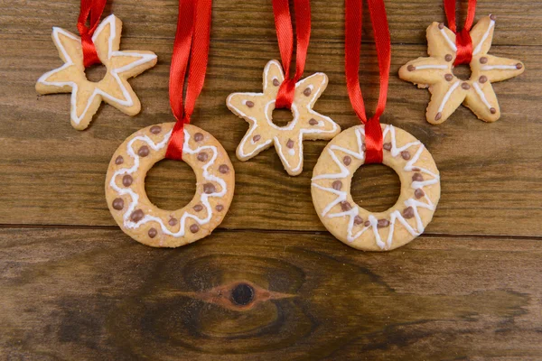 Deliciosas galletas de Navidad sobre fondo de madera —  Fotos de Stock