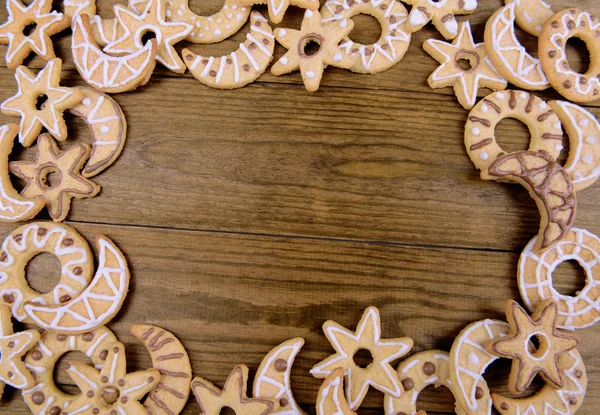 Deliciosos biscoitos de Natal em fundo de madeira — Fotografia de Stock