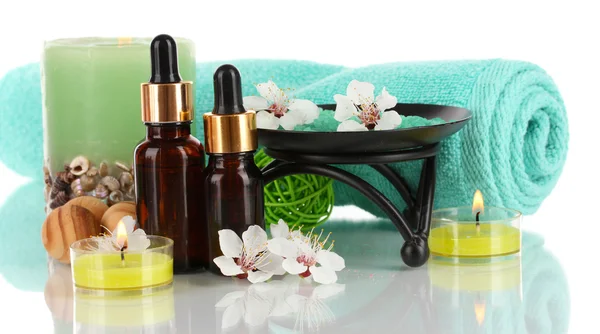 Composición del spa con aceites aromáticos aislados en blanco — Foto de Stock