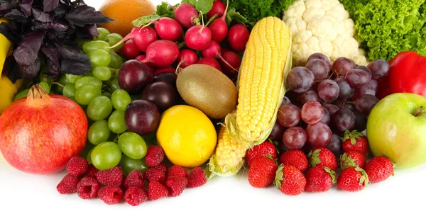 Frutas e legumes diferentes no fundo branco — Fotografia de Stock