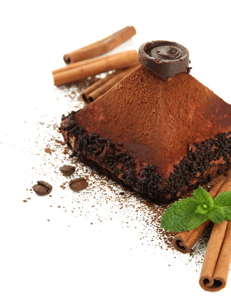 Délicieux gâteau au chocolat isolé sur blanc — Photo