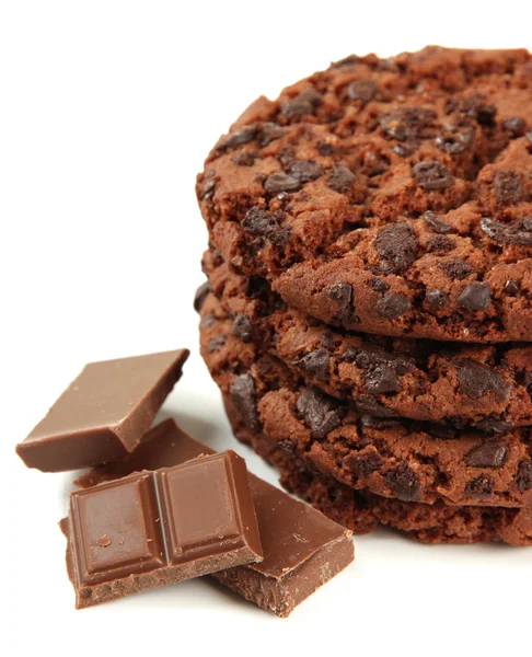 Домашнее печенье с шоколадом, изолированные на белом — стоковое фото