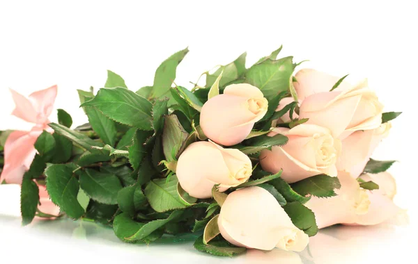 Bellissimo bouquet di rose, isolato su bianco — Foto Stock