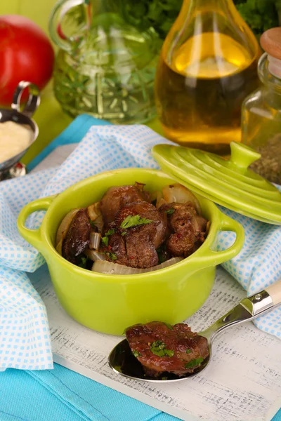 Fried chicken livers in pan on wooden table close-up — Stock Photo, Image