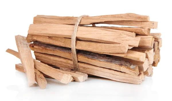 Stapel brandhout geïsoleerd op wit — Stockfoto