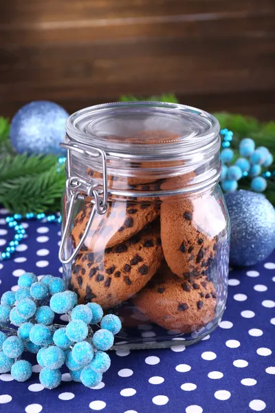 Delicious Christmas cookies in jar on table on wooden background — Stock Photo, Image