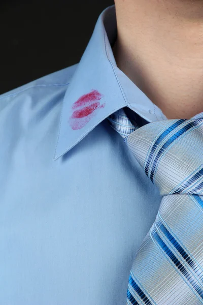 Lipstick kiss on shirt collar of man, isolated on black — Stock Photo, Image