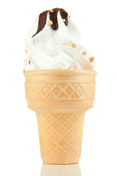 Sabroso helado con chocolate, aislado en blanco — Foto de Stock