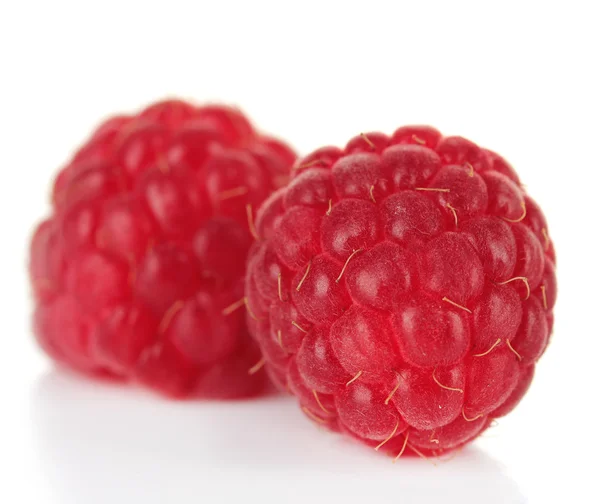 Reife süße Himbeeren isoliert auf weiß — Stockfoto