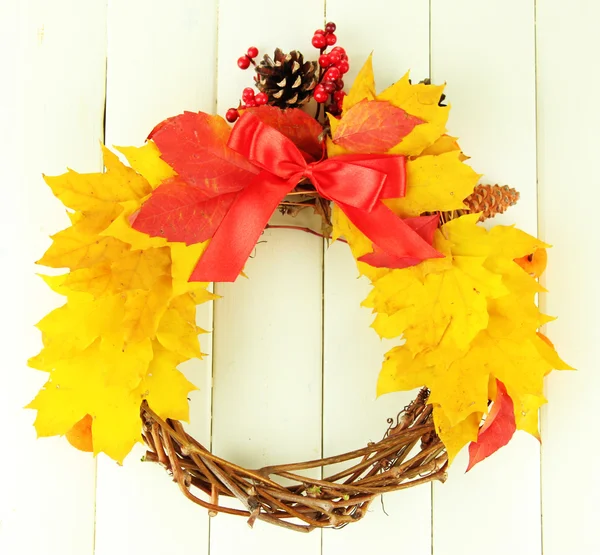 Beautiful Thanksgiving wreath, on white wooden background — Stock Photo, Image