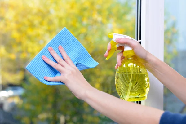 Hands with napkin cleaning window — Stock Photo, Image