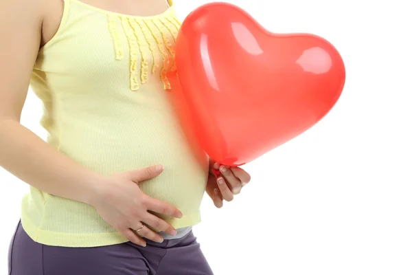 Mujer embarazada sosteniendo globo rojo aislado en blanco — Foto de Stock