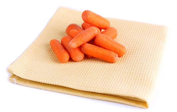 Дитячі морквяні палички на кольоровій серветці, ізольовані на білому — стокове фото
