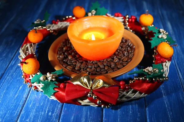 Burning candle with Christmas decorations on color wooden background — Stock Photo, Image