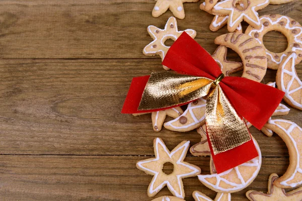 Ahşap zemin üzerinde güzel Noel kurabiyeleri — Stok fotoğraf