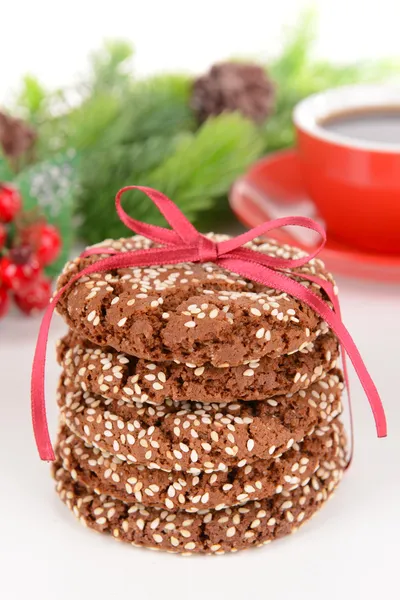 Biscuits sucrés avec tasse de thé sur la table close-up — Photo