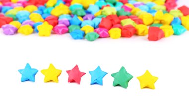 Kağıt yıldızlar beyaz zemin üzerine hayal ile