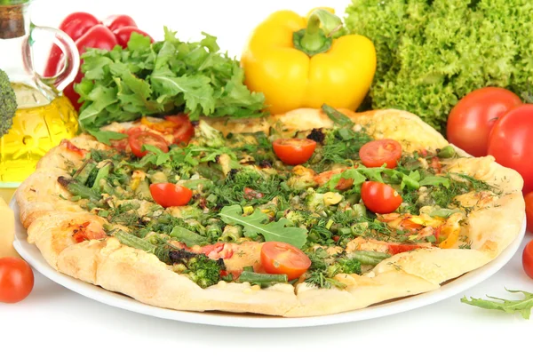 Tasty vegetarian pizza and vegetables, close up — Stock Photo, Image