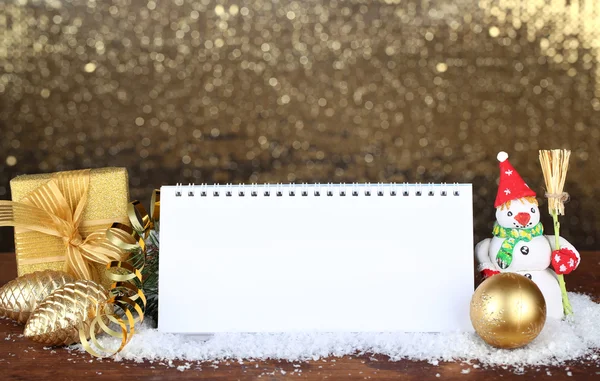 Empty calendar, New Year decor and fir tree on shiny golden background — Stock Photo, Image