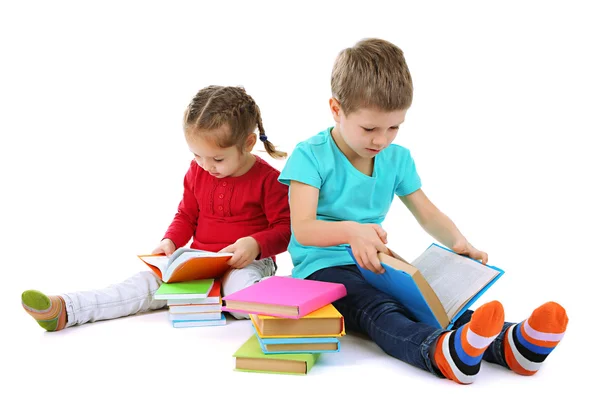 Niños pequeños con libros aislados en blanco — Foto de Stock