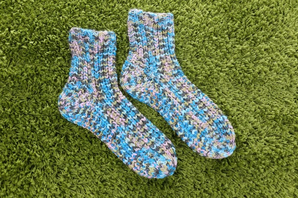 Wollen sokken, op een achtergrond met kleur — Stockfoto