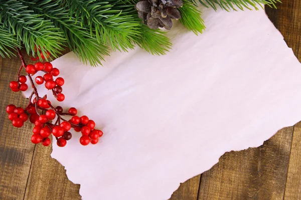 Tarjeta de Navidad sobre fondo de madera — Foto de Stock