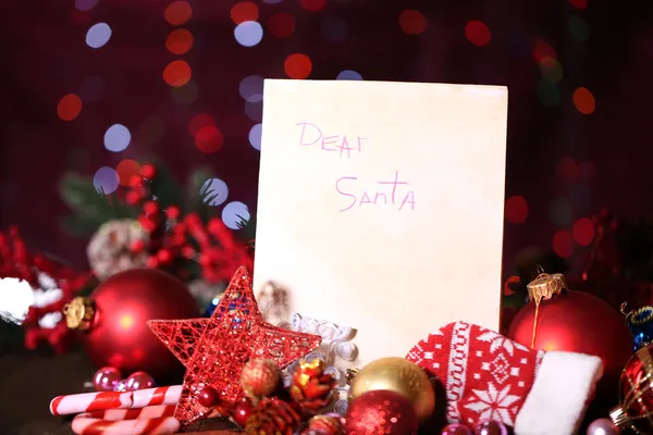 Carta ao Papai Noel sobre luzes de Natal — Fotografia de Stock